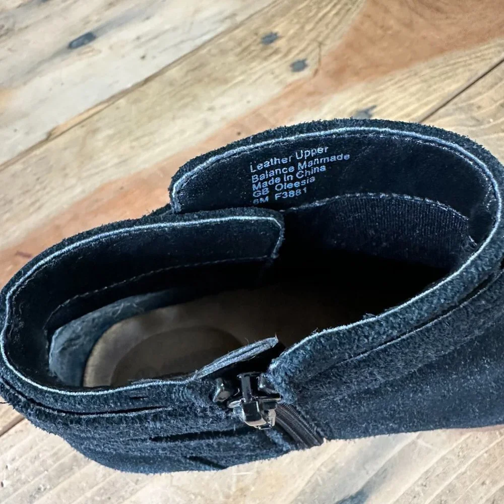 Giani Bernini Oleesia Memory-Foam Ankle Booties‎ Black 6 Suede